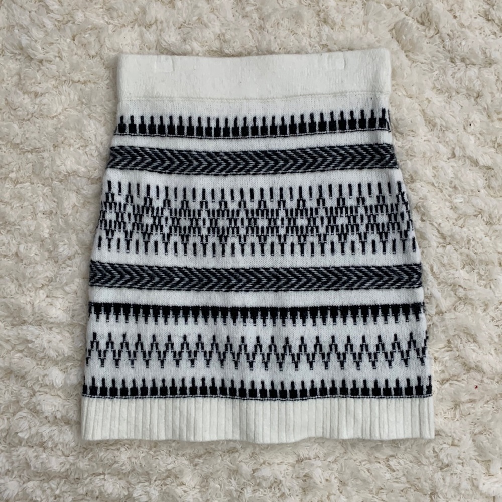 Loft Black and White Patterned Sweater Skirt Size XS